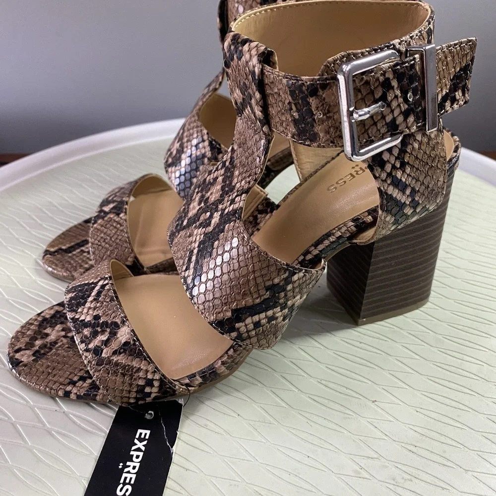 Express‎ Women's Brown Ankle Strap Block Heel Faux Snake Skin Sandals Sz.7 NWT